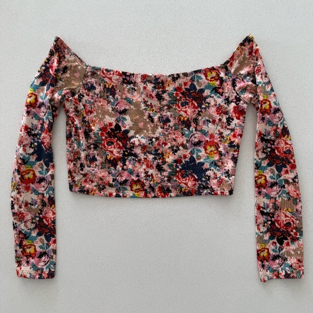 Off-Shoulder Floral Design Cropped Top